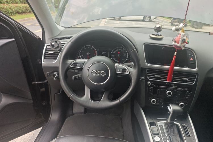 Used Audi Q5 2017 Plus 40 TFSI Technology Model Steering Wheel