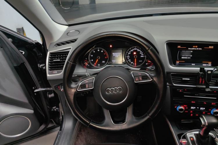 Used Audi Q5 2017 40 TFSI Comfort Model Steering Wheel