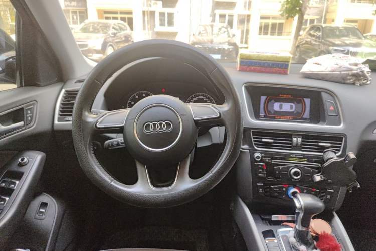 Used Audi Q5 2017 40 TFSI Ambition Edition Steering Wheel