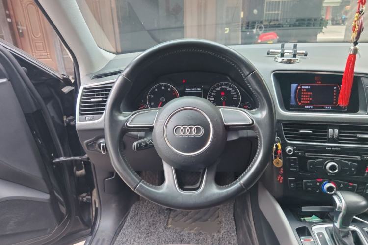 Used Audi Q5 2017 Plus 40 TFSI Ambition Model Steering Wheel