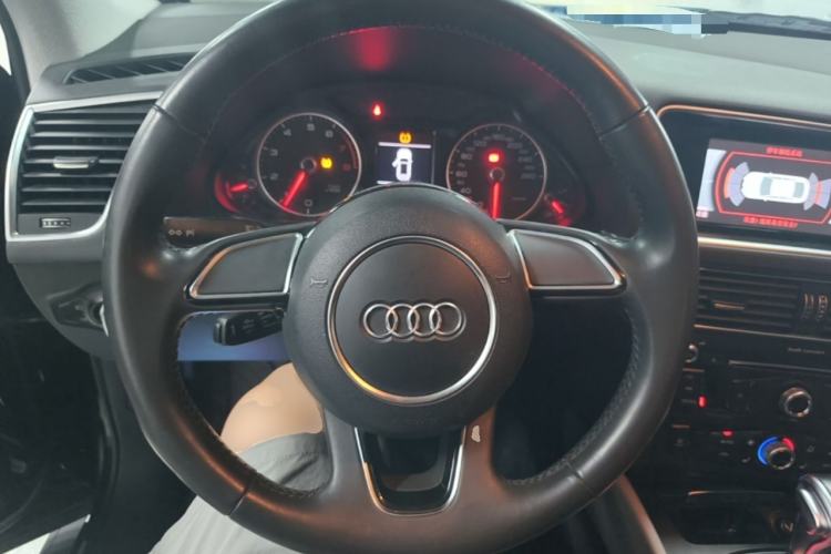 Used Audi Q5 2017 Plus 40 TFSI Ambition Model Steering Wheel