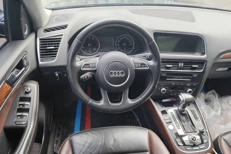 Used Audi Q5 2017 Plus 40 TFSI Comfort Model Steering Wheel