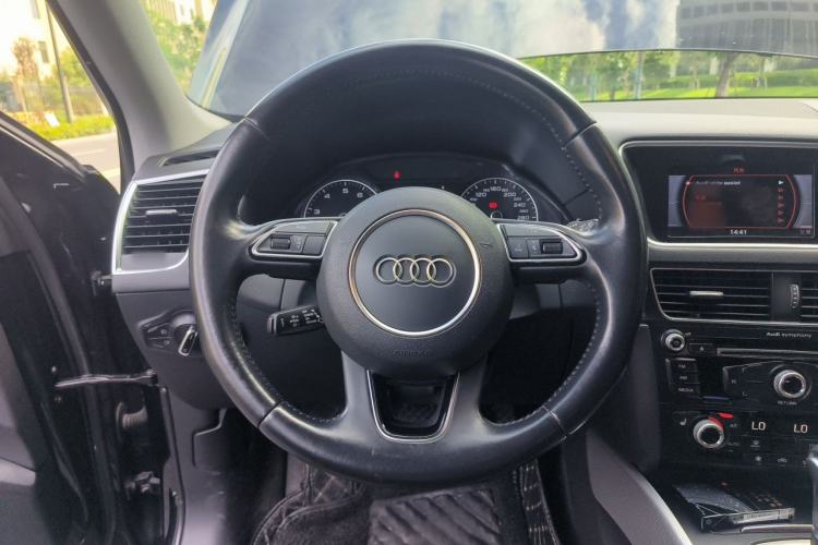 Used Audi Q5 2017 Plus 40 TFSI Technology Model Steering Wheel