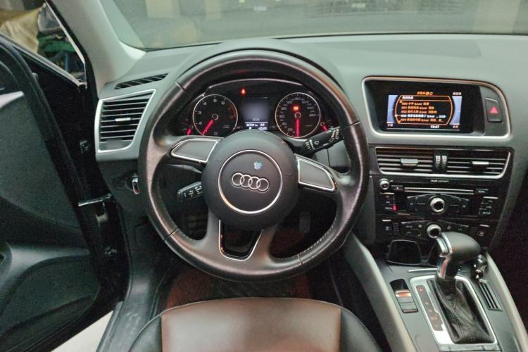 Used Audi Q5 2017 Plus 40 TFSI Ambition Model Steering Wheel