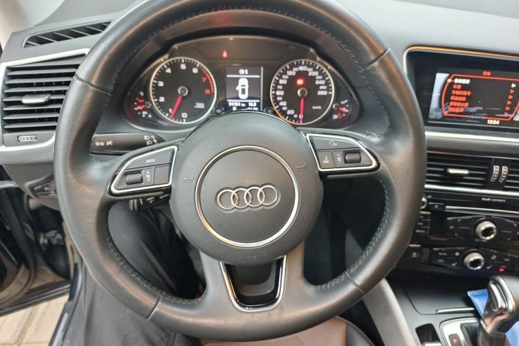 Used Audi Q5 2017 Plus 40 TFSI Ambition Model Steering Wheel