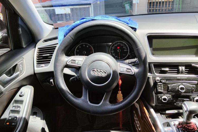 Used Audi Q5 2017 Plus 40 TFSI Technology Model Steering Wheel
