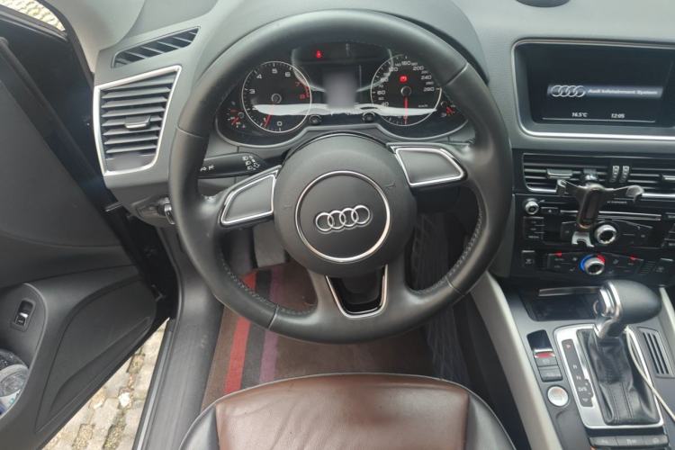 Used Audi Q5 2017 Plus 40 TFSI Ambition Model Steering Wheel