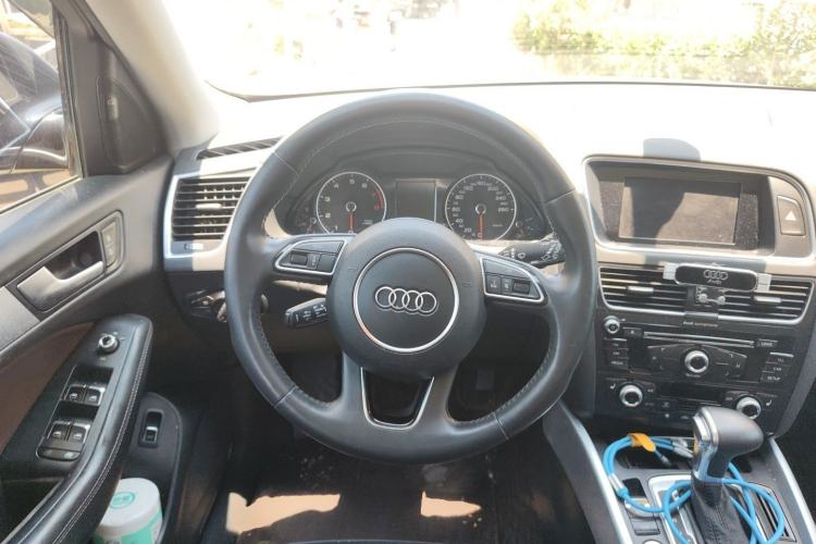 Used Audi Q5 2017 Plus 40 TFSI Technology Model Steering Wheel