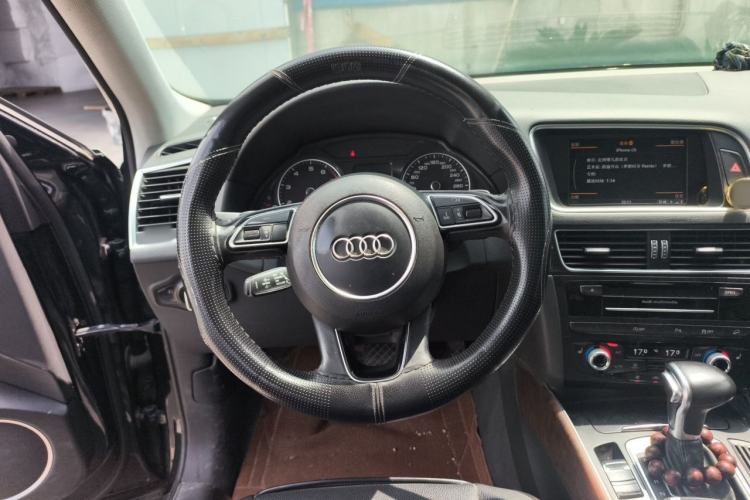 Used Audi Q5 2017 40 TFSI Comfort Model Steering Wheel