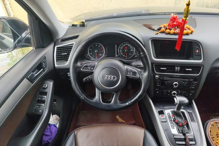 Used Audi Q5 2017 Plus 40 TFSI Ambition Model Steering Wheel