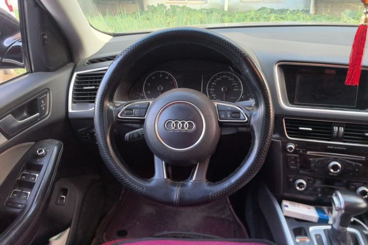 Used Audi Q5 2017 Plus 40 TFSI Technology Model Steering Wheel