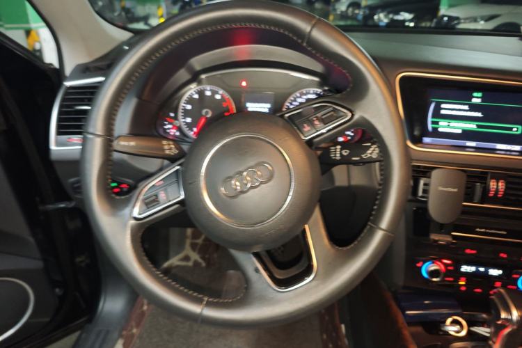 Used Audi Q5 2017 40 TFSI Comfort Model Steering Wheel