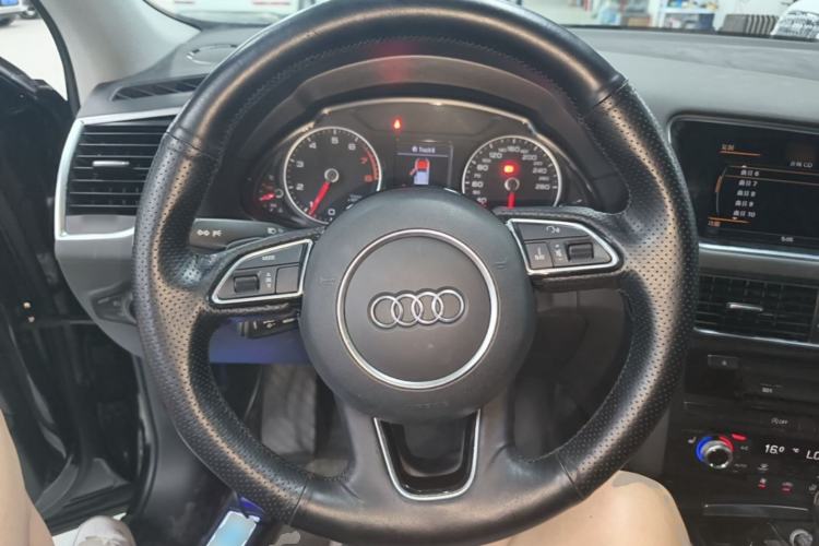 Used Audi Q5 2017 40 TFSI Comfort Model Steering Wheel