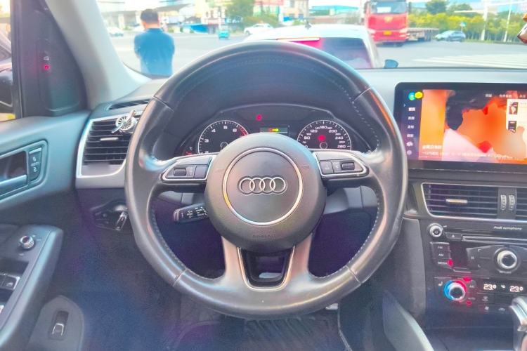 Used Audi Q5 2017 Plus 40 TFSI Ambition Model Steering Wheel