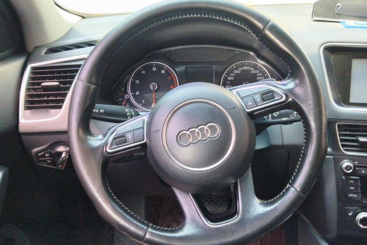 Used Audi Q5 2017 40 TFSI Technology Edition Steering Wheel