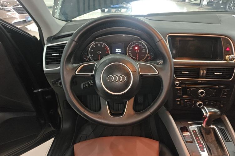 Used Audi Q5 2017 Plus 40 TFSI Ambition Model Steering Wheel