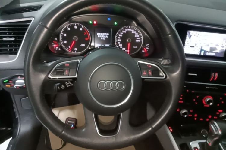 Used Audi Q5 2017 Plus 40 TFSI Technology Model Steering Wheel