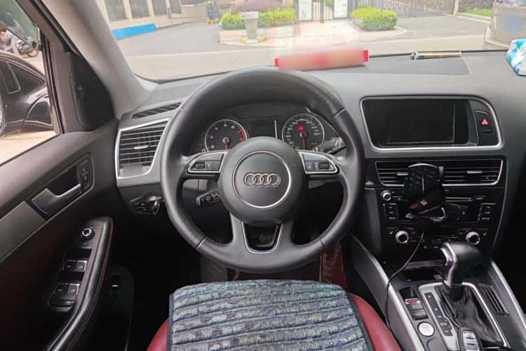 Used Audi Q5 2017 Plus 40 TFSI Technology Model Steering Wheel