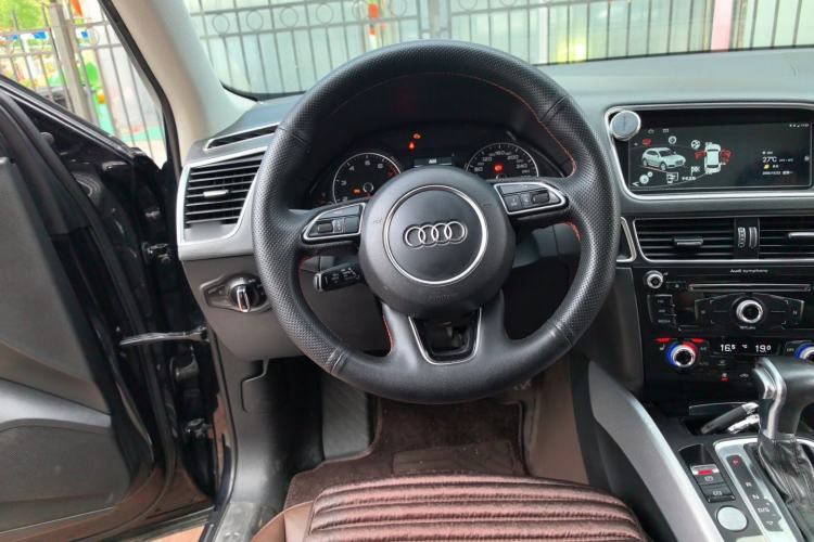 Used Audi Q5 2017 40 TFSI Technology Edition Steering Wheel