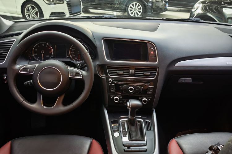 Used Audi Q5 2017 Plus 40 TFSI Technology Model Steering Wheel