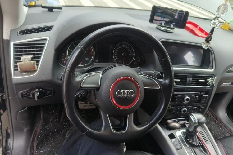 Used Audi Q5 2017 Plus 40 TFSI Ambition Model Steering Wheel