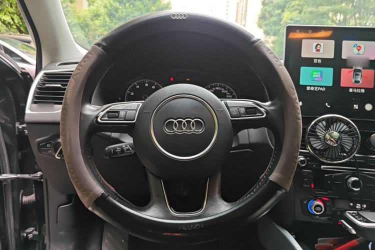 Used Audi Q5 2017 Plus 40 TFSI Technology Model Steering Wheel