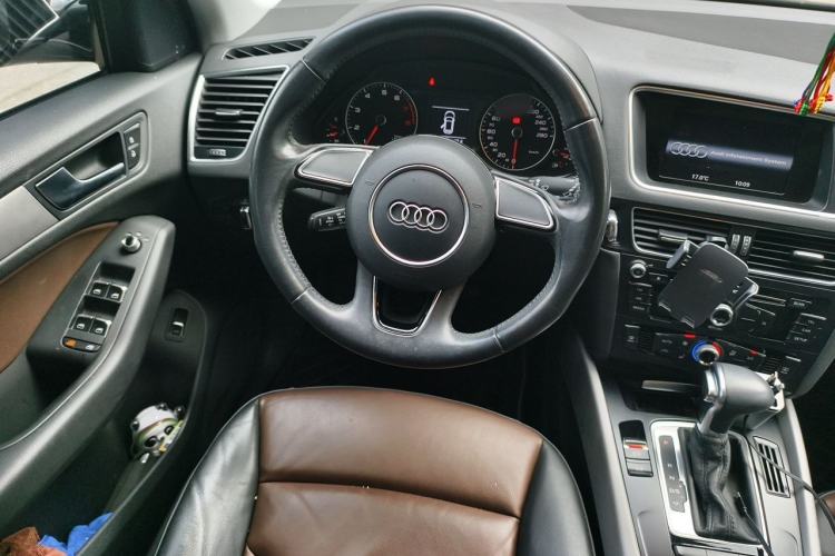 Used Audi Q5 2017 40 TFSI Ambition Edition Steering Wheel