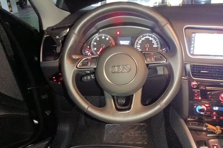 Used Audi Q5 2017 Plus 40 TFSI Technology Model Steering Wheel