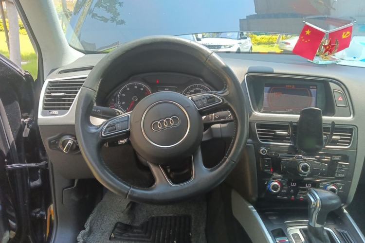 Used Audi Q5 2017 40 TFSI Technology Edition Steering Wheel