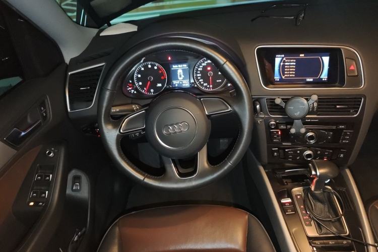 Used Audi Q5 2017 Plus 40 TFSI Ambition Model Steering Wheel
