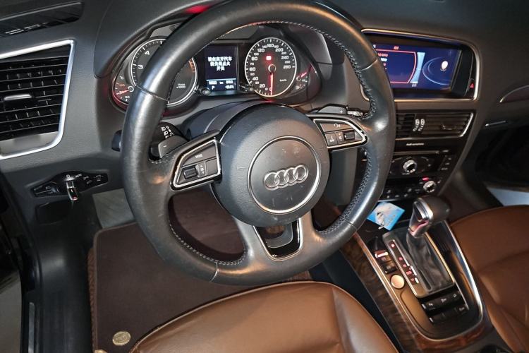 Used Audi Q5 2017 40 TFSI Technology Edition Steering Wheel