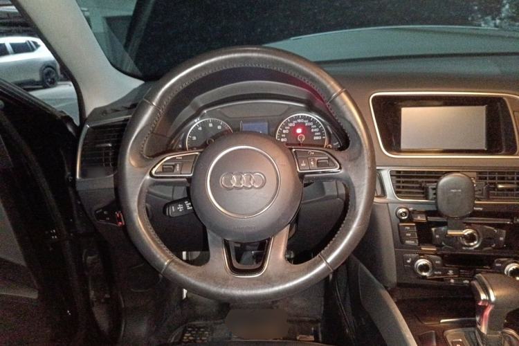 Used Audi Q5 2017 40 TFSI Technology Edition Steering Wheel