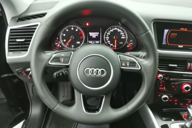 Used Audi Q5 2017 Plus 40 TFSI Technology Model Steering Wheel