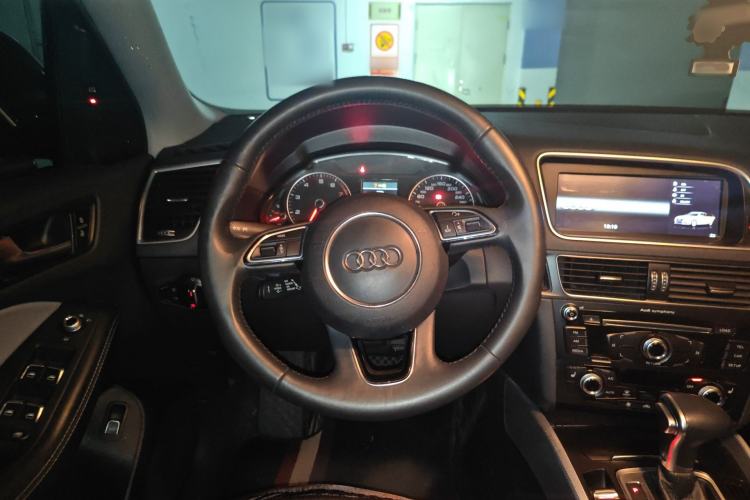 Used Audi Q5 2017 Plus 40 TFSI Technology Model Steering Wheel
