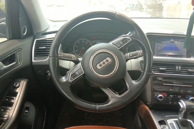 Used Audi Q5 2017 40 TFSI Comfort Model Steering Wheel