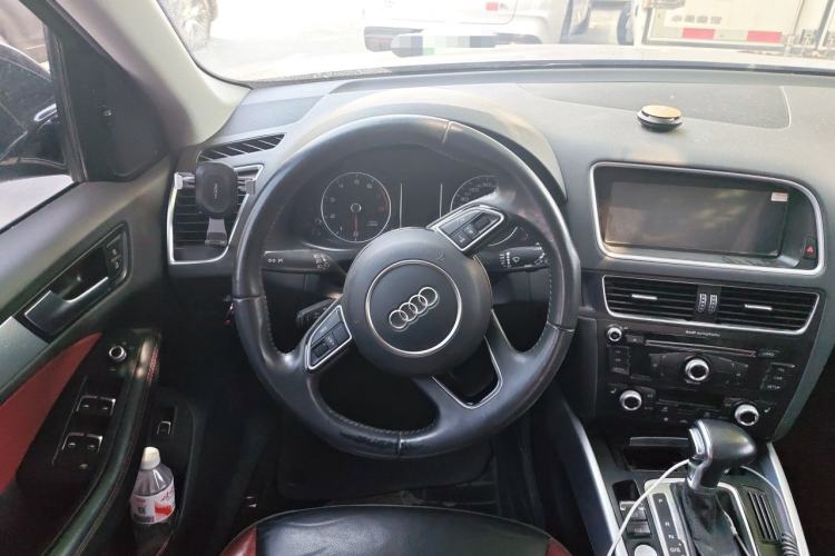 Used Audi Q5 2017 Plus 40 TFSI Technology Model Steering Wheel