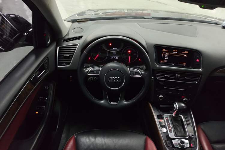 Used Audi Q5 2017 40 TFSI Technology Edition Steering Wheel