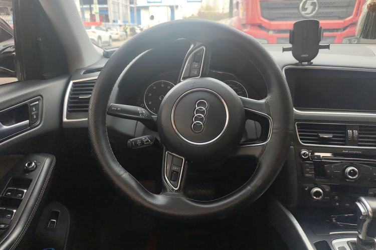 Used Audi Q5 2017 Plus 40 TFSI Technology Model Steering Wheel