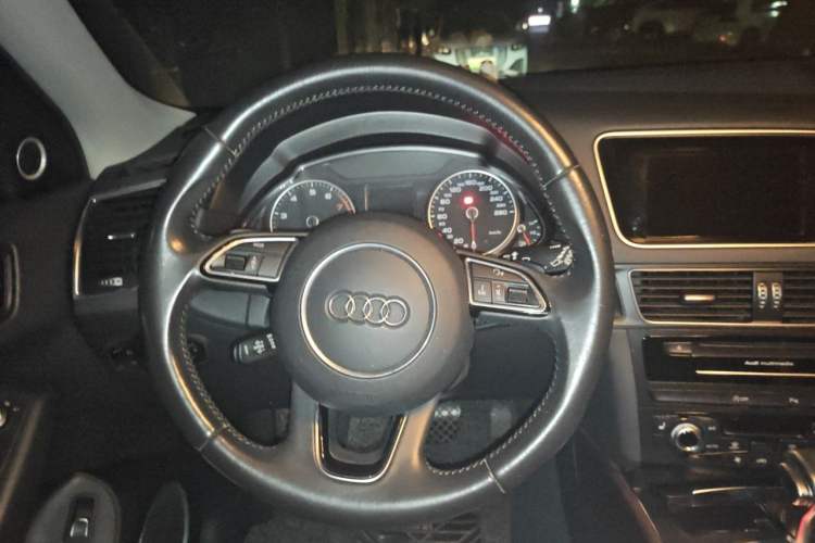 Used Audi Q5 2017 40 TFSI Comfort Model Steering Wheel