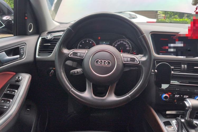 Used Audi Q5 2017 Plus 40 TFSI Comfort Model Steering Wheel
