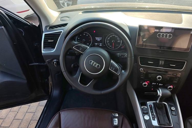 Used Audi Q5 2017 40 TFSI Technology Edition Steering Wheel