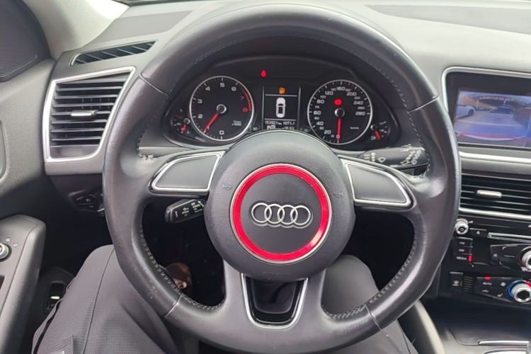 Used Audi Q5 2017 40 TFSI Ambition Edition Steering Wheel