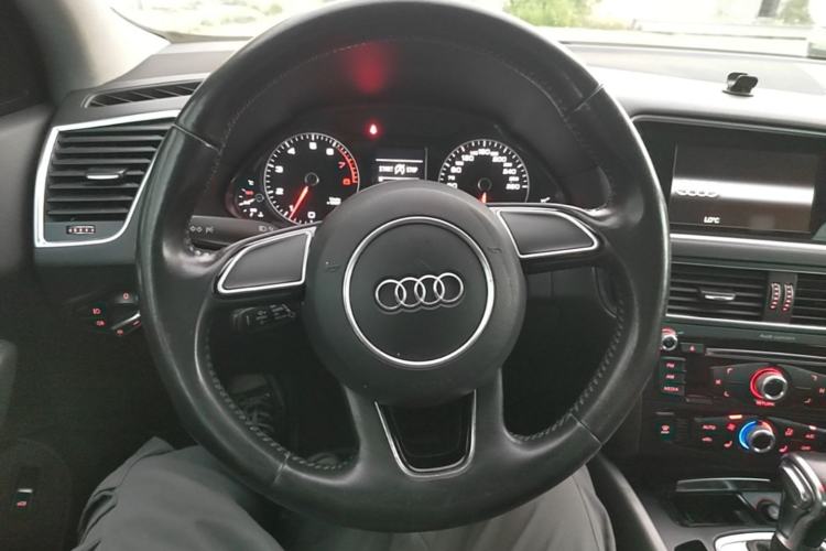 Used Audi Q5 2017 40 TFSI Ambition Edition Steering Wheel