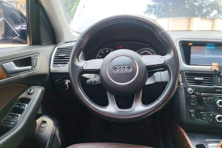 Used Audi Q5 2017 40 TFSI Ambition Edition Steering Wheel