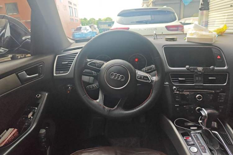 Used Audi Q5 2017 40 TFSI Ambition Edition Steering Wheel