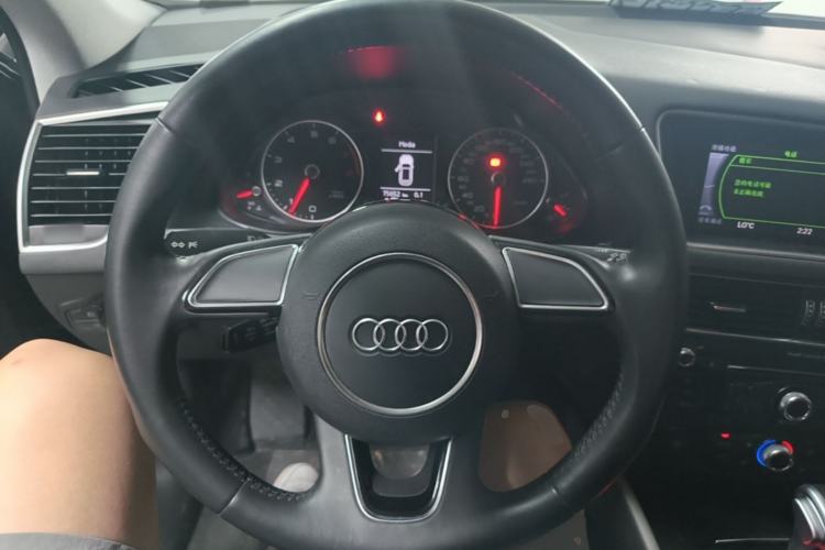 Used Audi Q5 2017 Plus 40 TFSI Ambition Model Steering Wheel