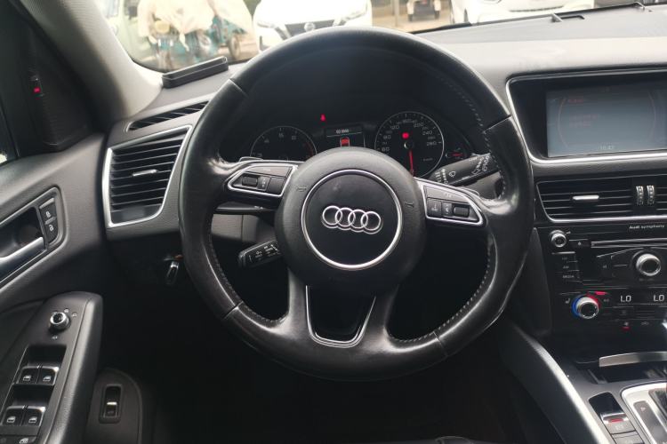 Used Audi Q5 2017 40 TFSI Technology Edition Steering Wheel