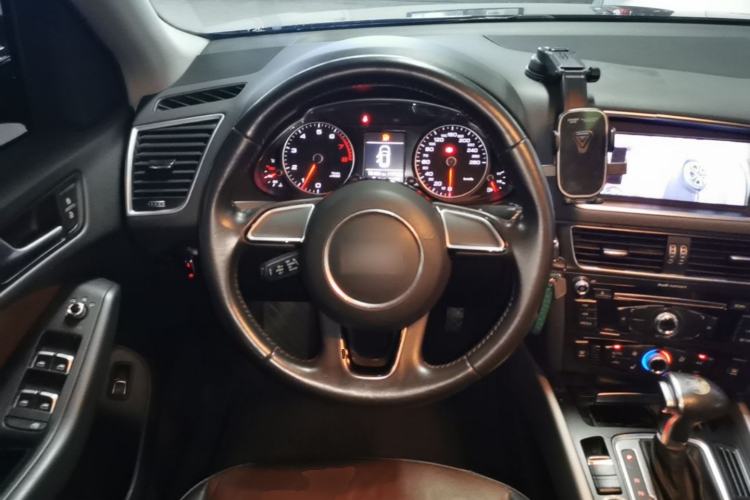 Used Audi Q5 2017 Plus 40 TFSI Ambition Model Steering Wheel