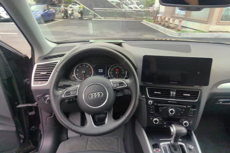 Used Audi Q5 2017 Plus 40 TFSI Technology Model Steering Wheel