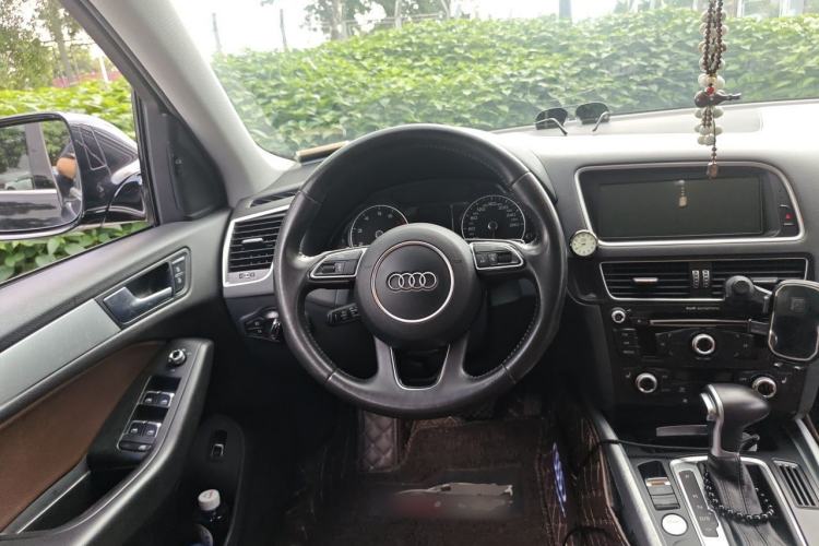 Used Audi Q5 2017 40 TFSI Technology Edition Steering Wheel